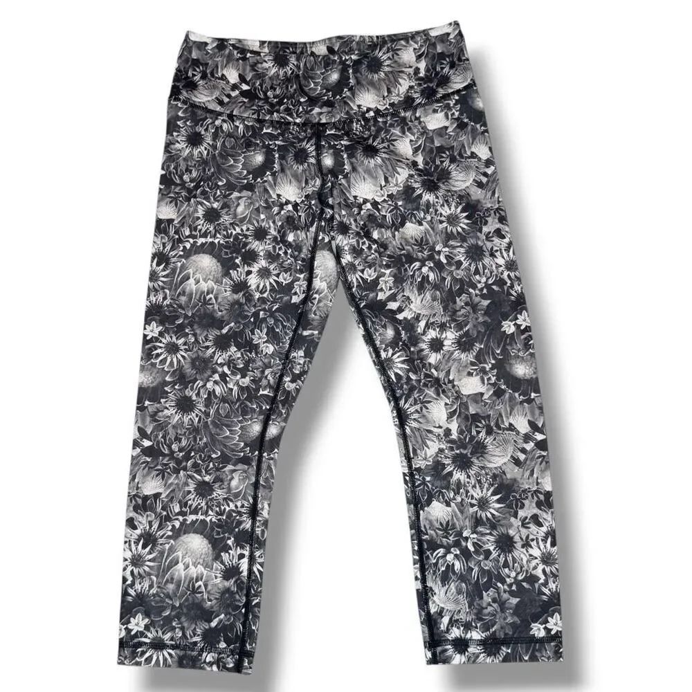LULULEMON Wunder Under Crop Flowabunga Tights Leggings Women’s Size 6 (Small)